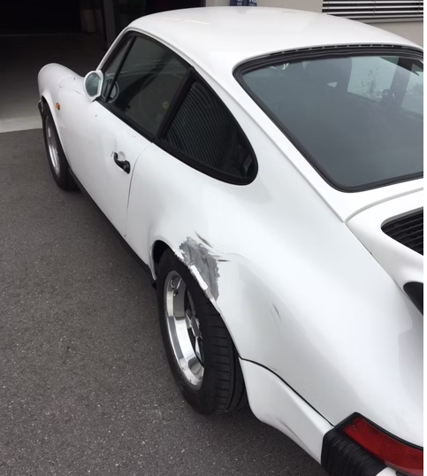 Seitenschaden am Porsche 911 – Bild 1